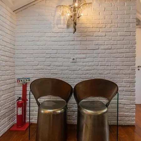 Lovelystay - Distinctive & Unique Next To Se Cathedral Of - 5 Min To Chiado * 리스본