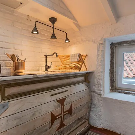 Lovelystay - Distinctive & Unique Next To Se Cathedral Of - 5 Min To Chiado Lägenhet Lisboa