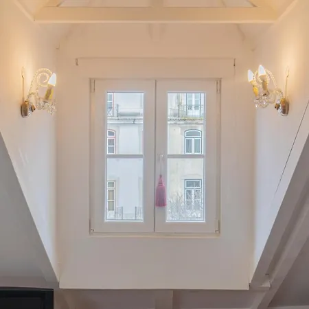 Lovelystay - Distinctive & Unique Next To Se Cathedral Of - 5 Min To Chiado 리스본