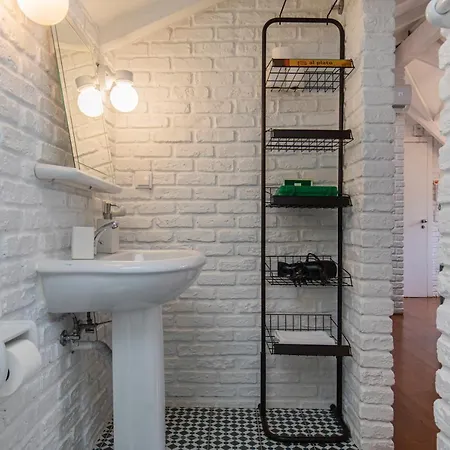 Lovelystay - Distinctive & Unique Next To Se Cathedral Of - 5 Min To Chiado 리스본